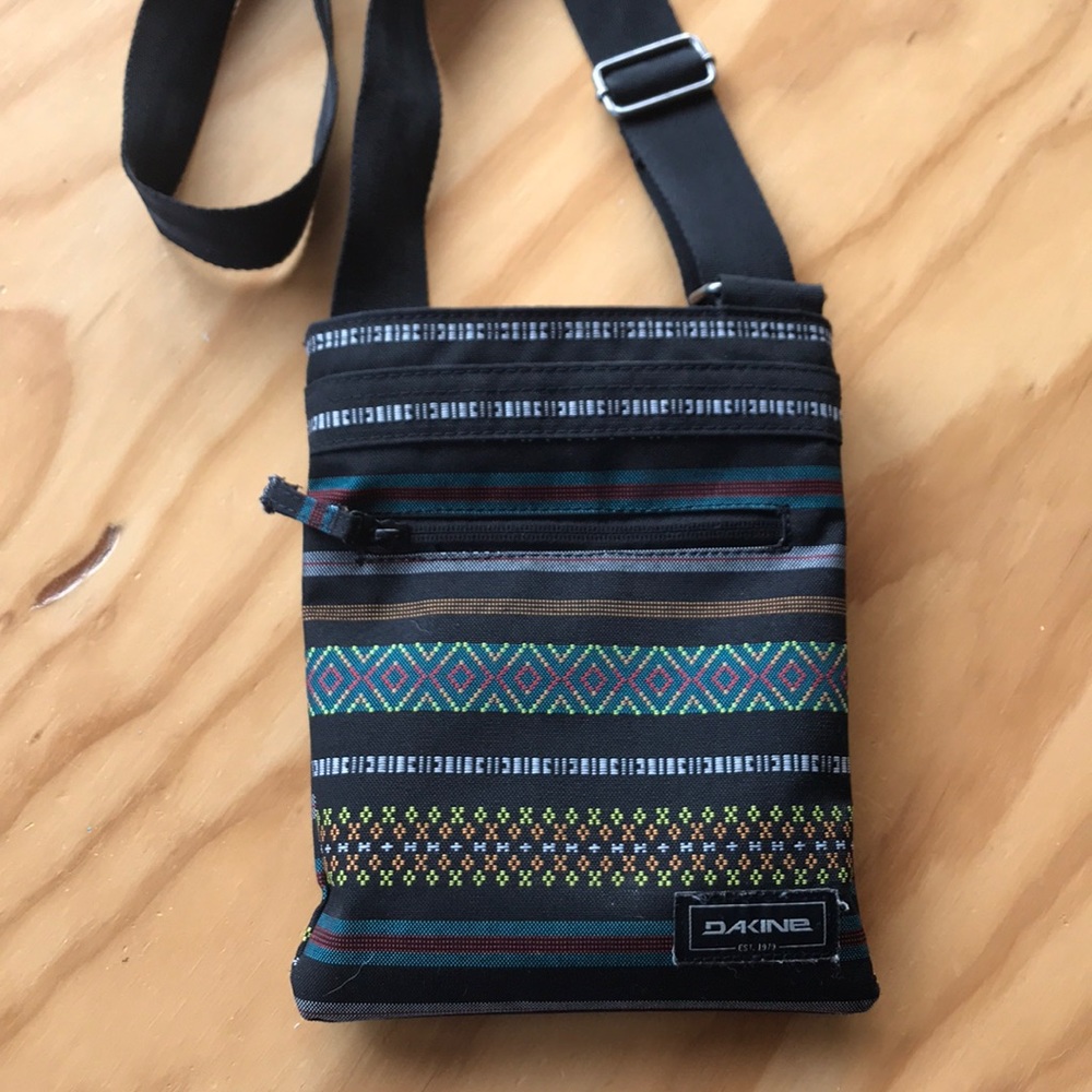 Dakine crossbody purse